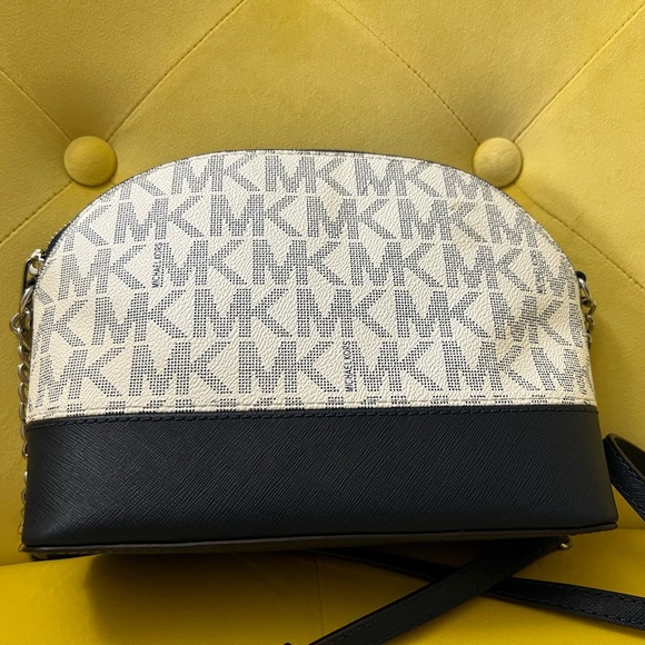 Michael kors Emmy cross body bag with matching wallet - Picture 3 of 11